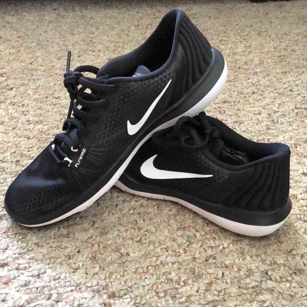 Nike women’s flex shoe